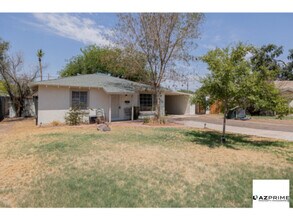 Building Photo - 9430 N 11th Pl