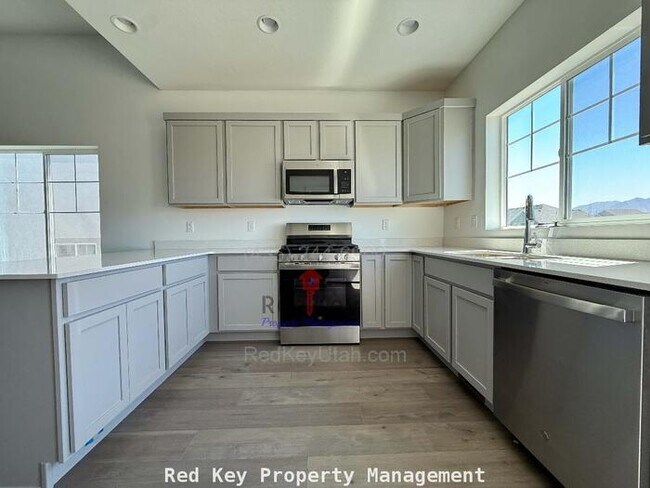 Foto del edificio - 1115 Sparrow Way, Stansbury Park