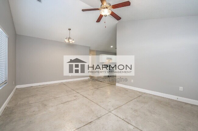 Foto del edificio - 417 Meadowlark Dr