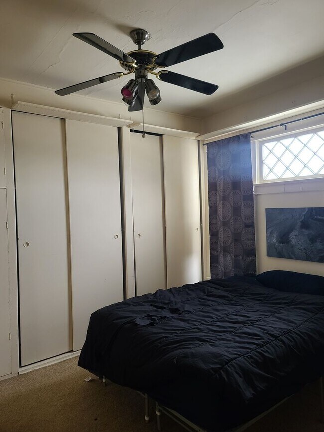 Foto del edificio - 810 N Coler Ave