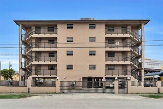 Building Photo - 3945 SW 89th Ave