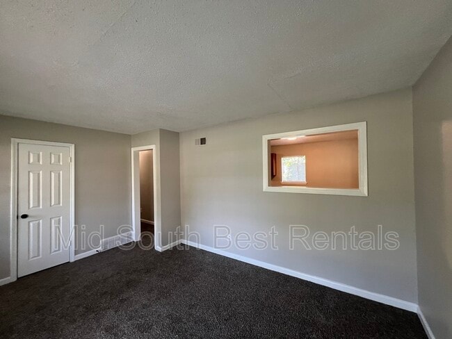Building Photo - 597 Western Park Dr