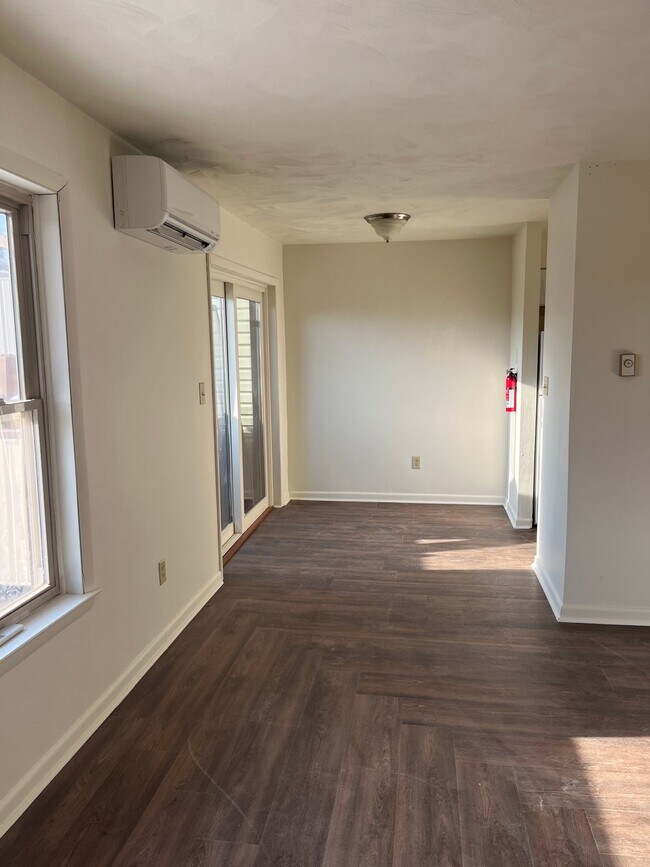Foto del edificio - 2 Bedroom, 1 Bathroom Apartment