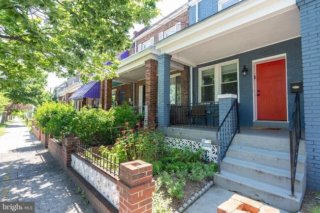 Building Photo - 1615 Fairlawn Ave SE