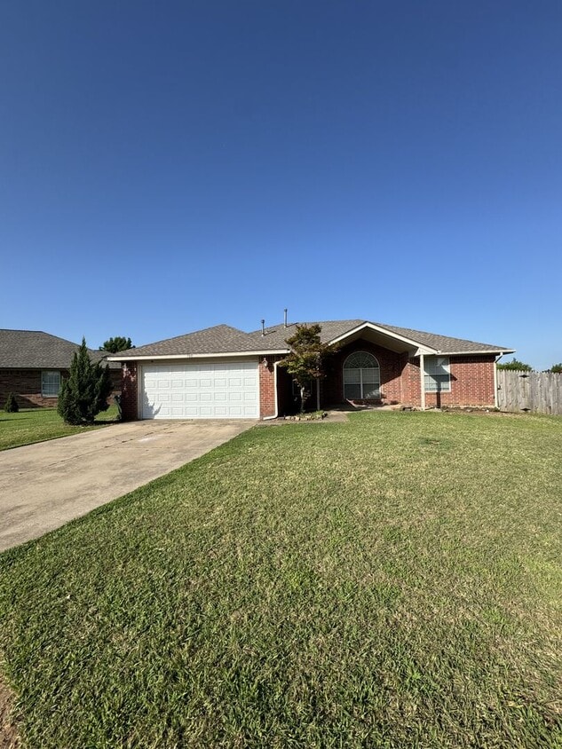 Primary Photo - (3) Bed/(2) Bath in NE Norman w/ Safe Room!