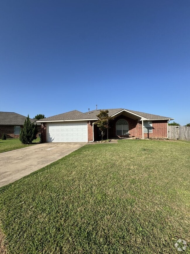 Building Photo - 700 Glen Ellen Cir