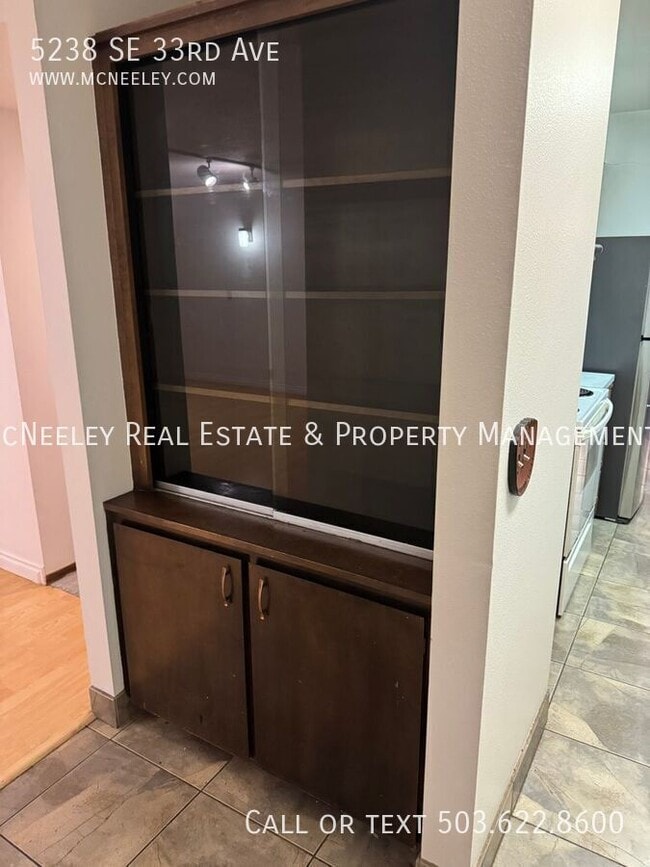 Building Photo - 5238 SE 33rd Ave