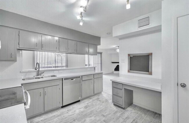 Building Photo - 5661 Birchmont Dr