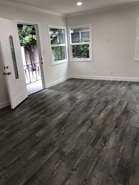 Primary Photo - 716 W Glenoaks Blvd