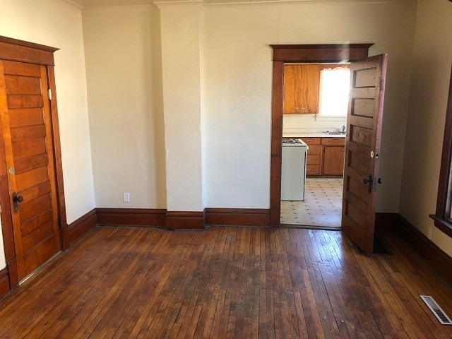 Building Photo - 705 10th St NE