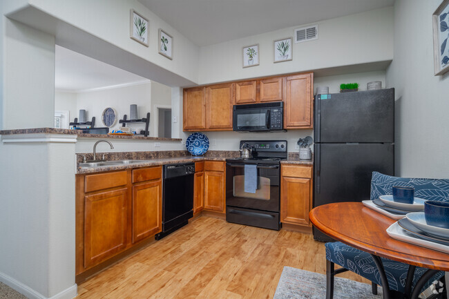 1HAB, 1BA - 841SF Cocina - Montecristo Apartments