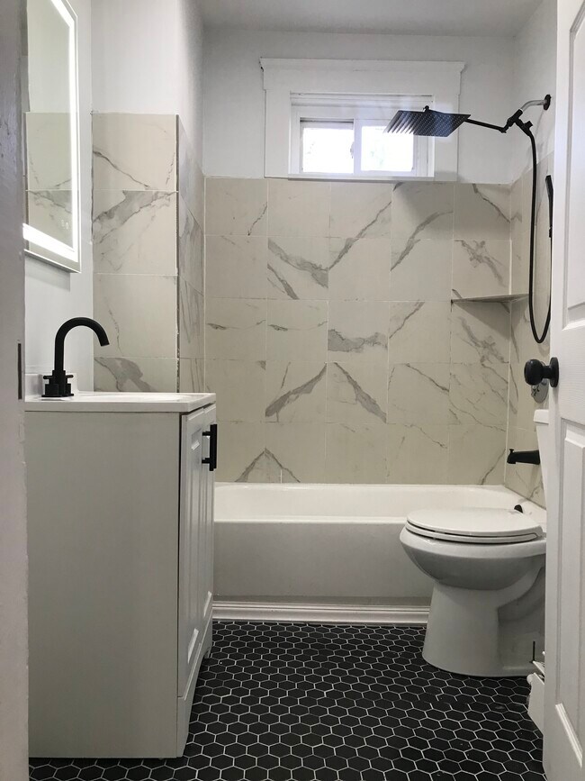 Building Photo - 20 Richter St