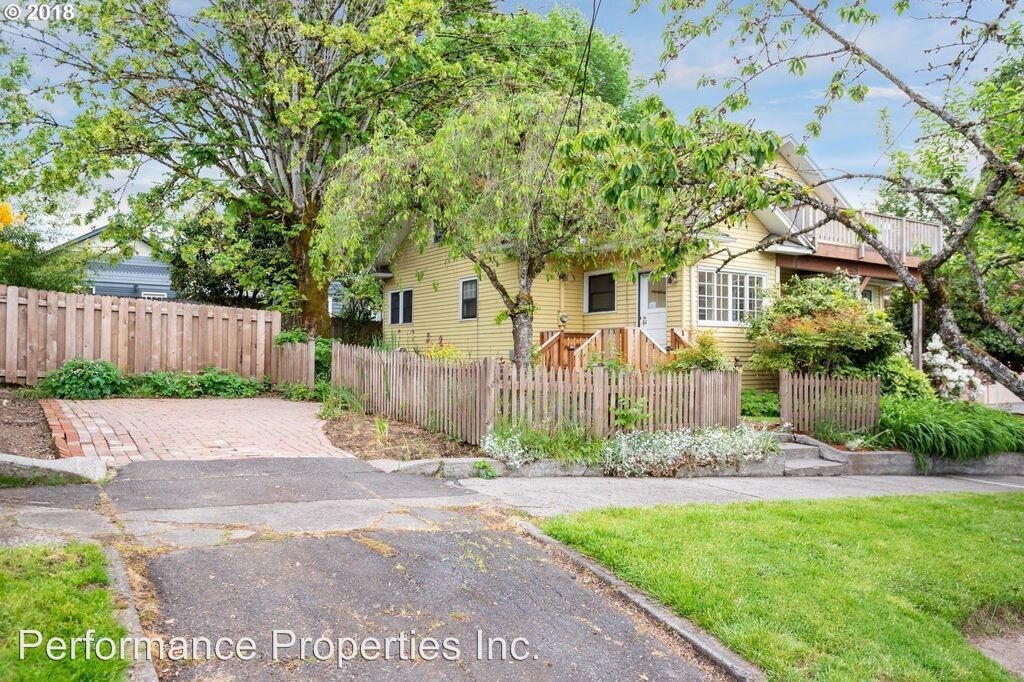 Primary Photo - 4 br, 1.5 bath House - 1220 Jackson Street