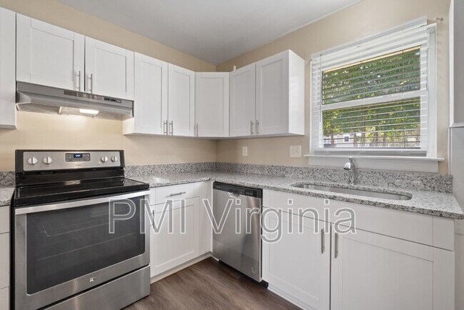Building Photo - 612 Redkirk Ln