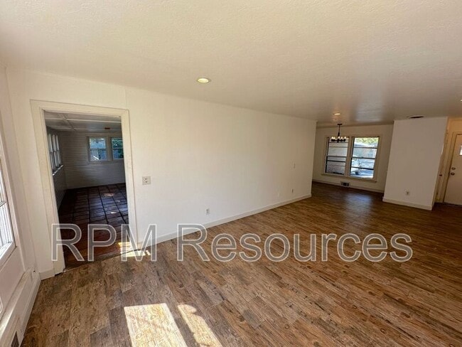 Building Photo - 2136 Carlton Way