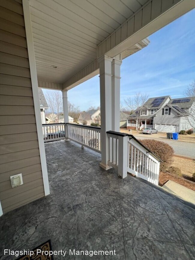 Building Photo - 3 br, 2.5 bath House - 309 Summit Bluff Drive