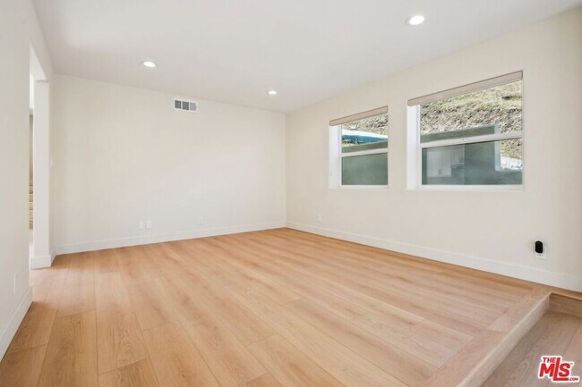 Foto del edificio - 5131 Campo Rd