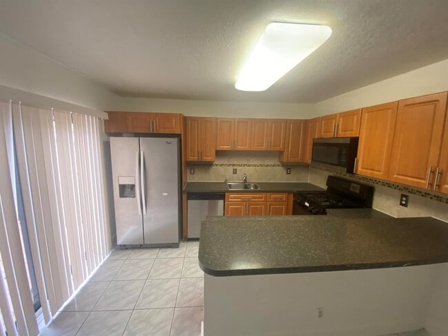 Building Photo - 2370 Waterside Dr