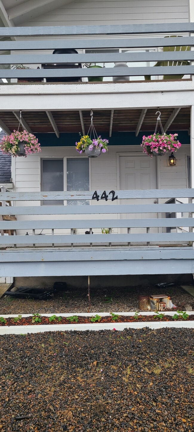 Deck and front of the unit - 442 SW Coast Ave