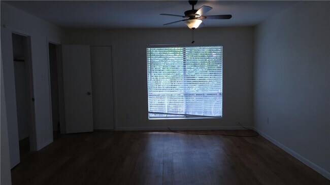 Building Photo - 2207 Leon St