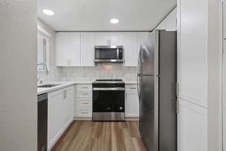 Building Photo - Stoneridge Apartments