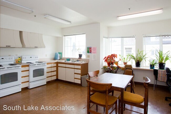 Building Photo - 4738 19th Ave NE