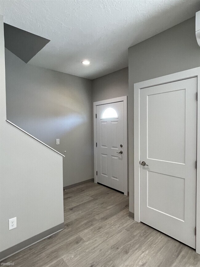 Building Photo - 3 br, 2.5 bath Duplex - 17121 East Boone A...