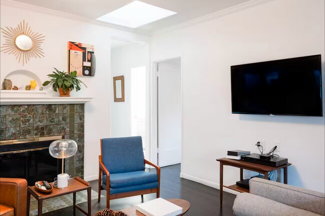Foto del edificio - 829 Superba Ave