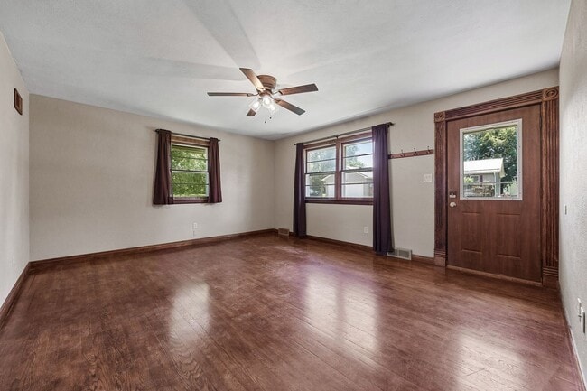 Building Photo - Single Family Home On Convenient, Quiet St...