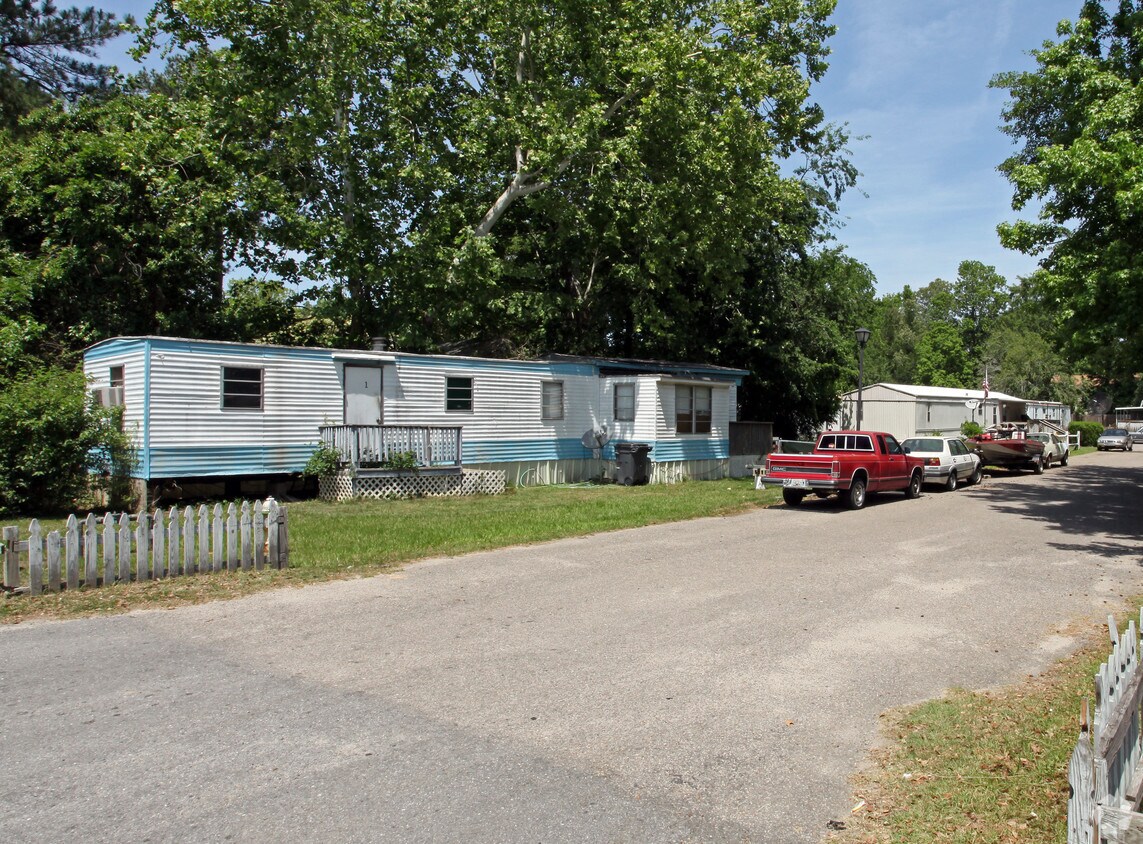 Kenwood Mobile Home Apartments in Charleston, SC