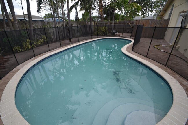 Foto del edificio - 3210 Buccaneer Rd