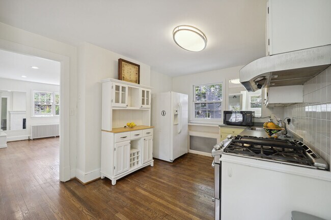 Foto del edificio - 1811 47th Pl NW