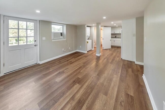 Building Photo - 33 Mchenry Dr SW