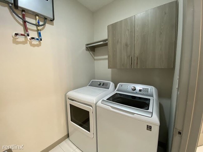 Foto del edificio - 3 br, 2.5 bath  - The Regency at Nora