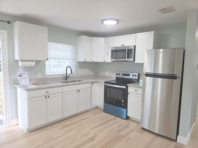 Foto del edificio - Now Available! Beautifully remodeled 4-bedroom, 2-bath home.