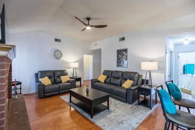 Foto del edificio - 5072 Big Sky Dr