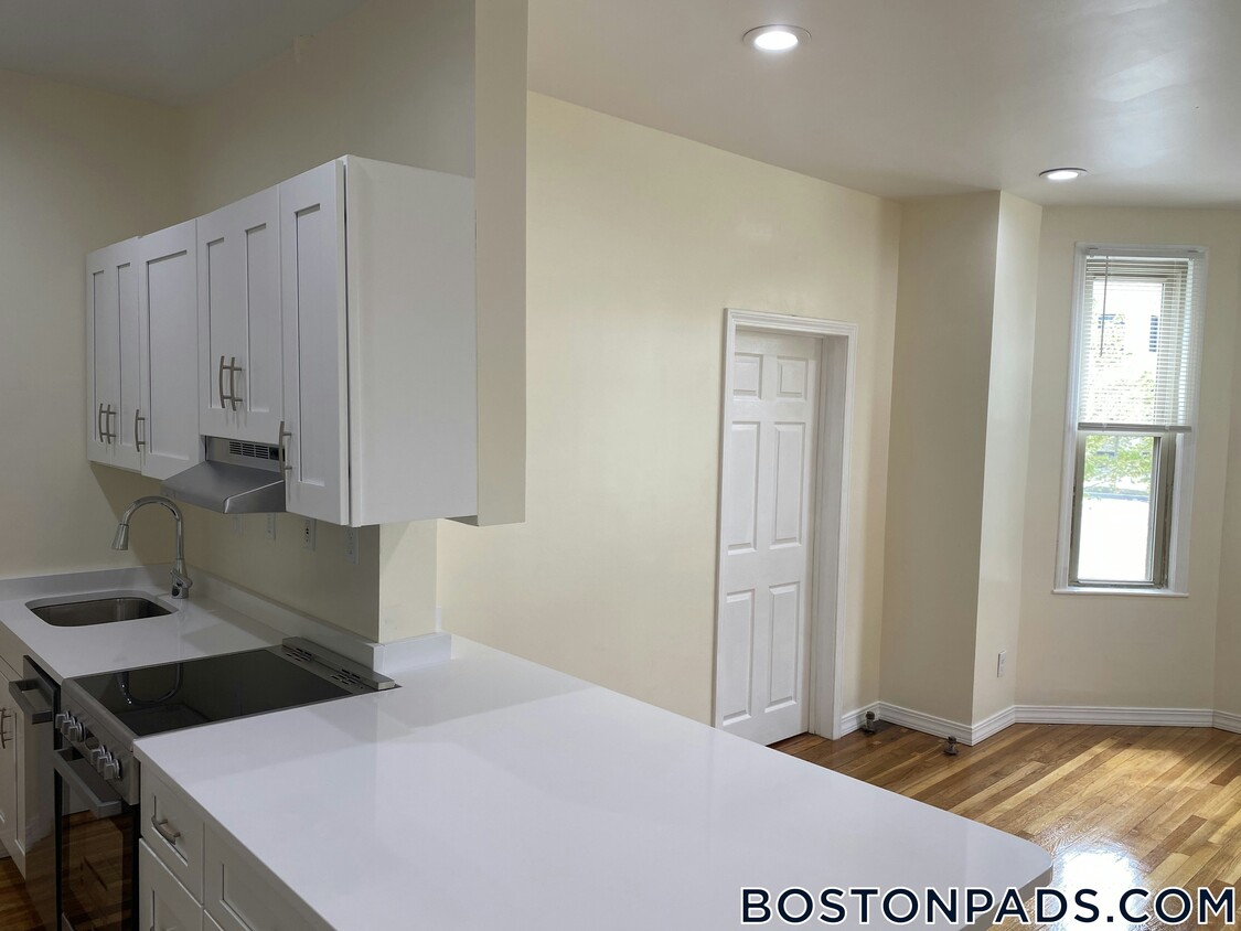 Foto principal - 879 Beacon St