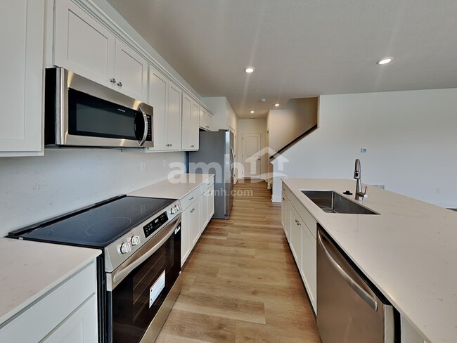 Building Photo - 9163 Henley Ave