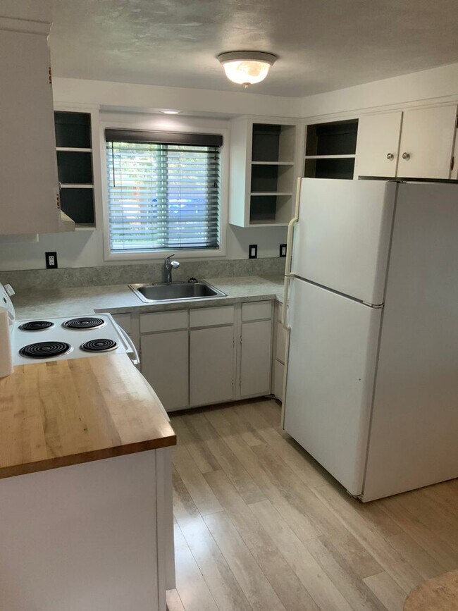 Foto del edificio - 2 Bedroom Off Coburg Rd.