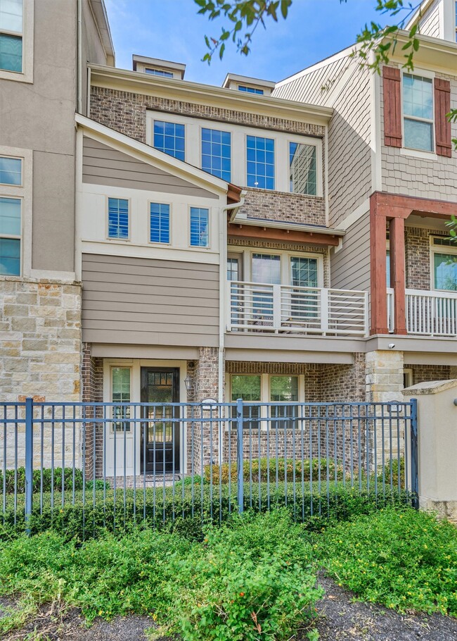 Building Photo - 9627 Towne Lake Pkwy