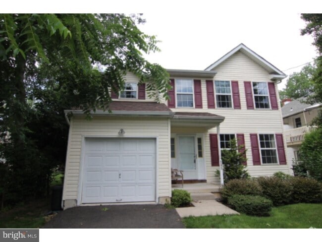 Building Photo - 209 Lancaster Ave