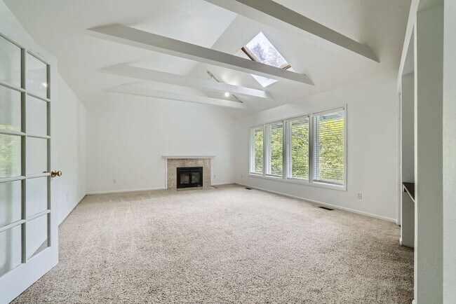 Foto del edificio - Available NOW! Waterfront >> Newly Remodel...
