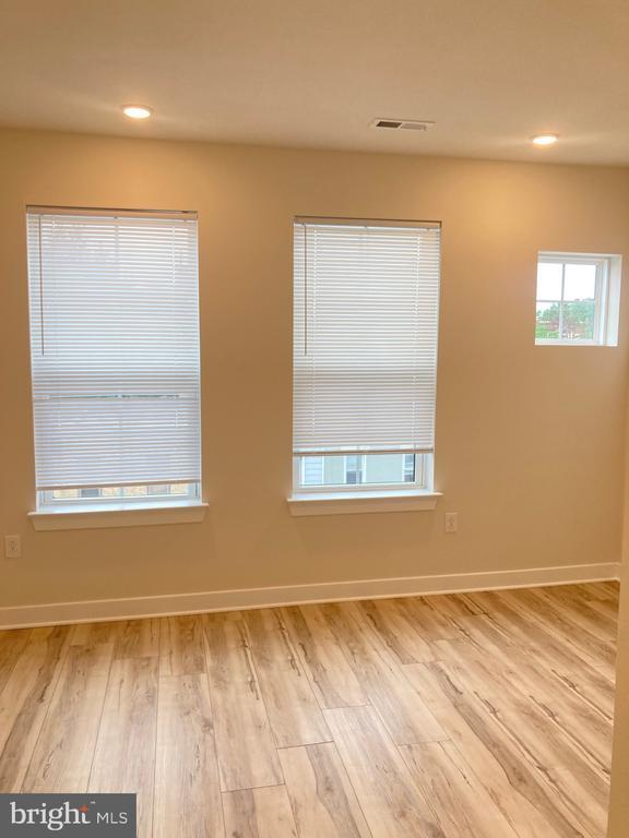 Foto del edificio - 2551 N Front St