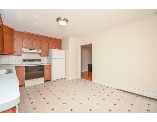 Building Photo - 129 Emerson Gardens