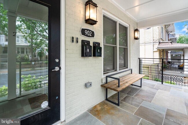 Foto del edificio - 902 Webster St NW