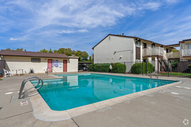 Swimming Pool - Villa Riviera Apartments