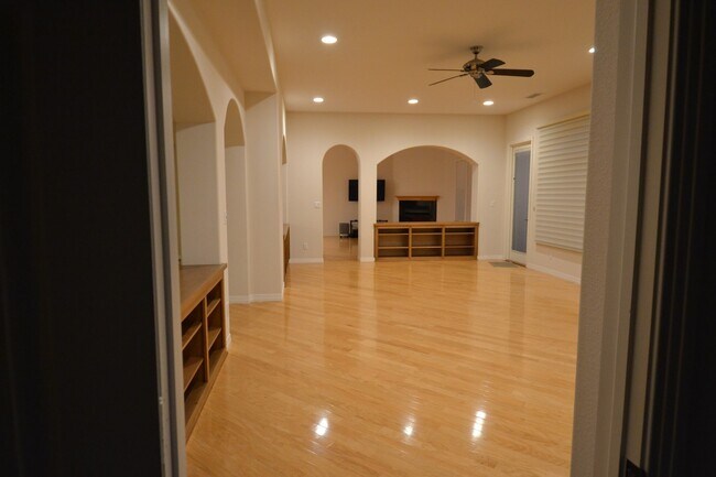Foto del edificio - One Story Carmel Valley House, Cul-de-sac, 3 car garage, OCEAN VIEW