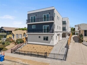 Building Photo - 4511 Rosewood Ave Building Photo - 4511 Rosewood Ave