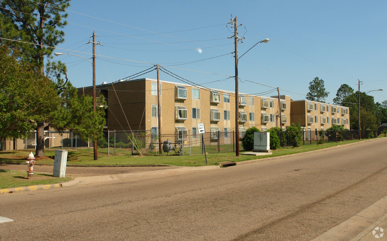 Building Photo - Golden Key Apartments