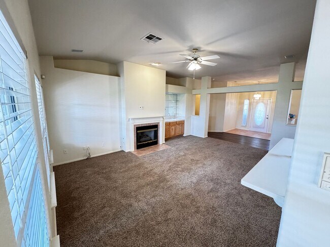 Foto del edificio - 5117 Elm Grove Dr